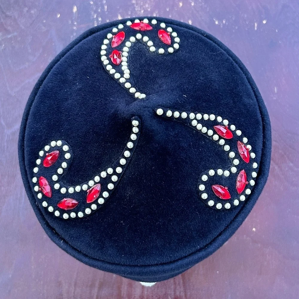 Vintage Velvet Felt Navy Blue Beret Cap Hat Pillbox Hat Red Rhinestones Pearls - Picture 2 of 10